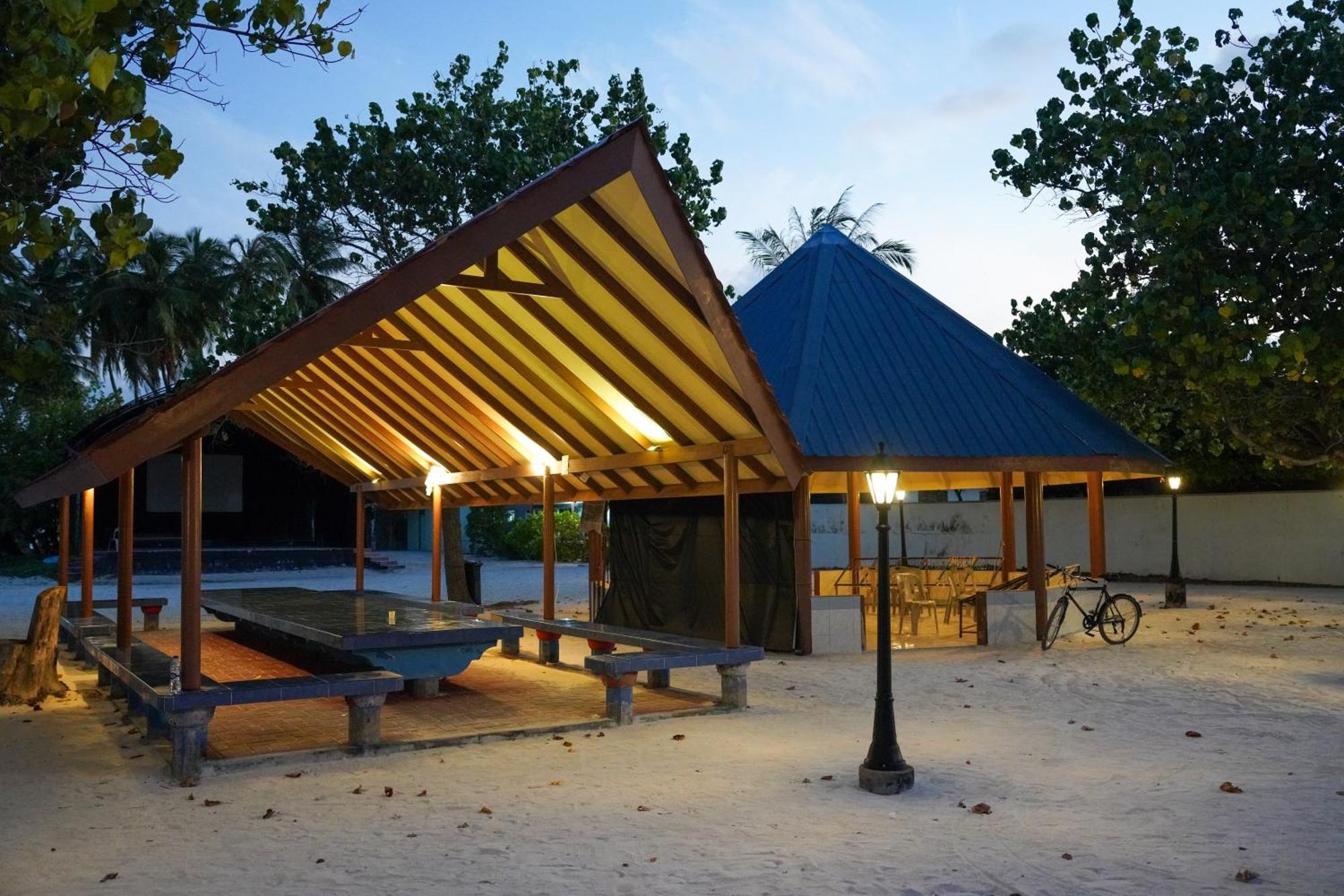 Hotel Sun & Surf Thulusdhoo Exterior foto
