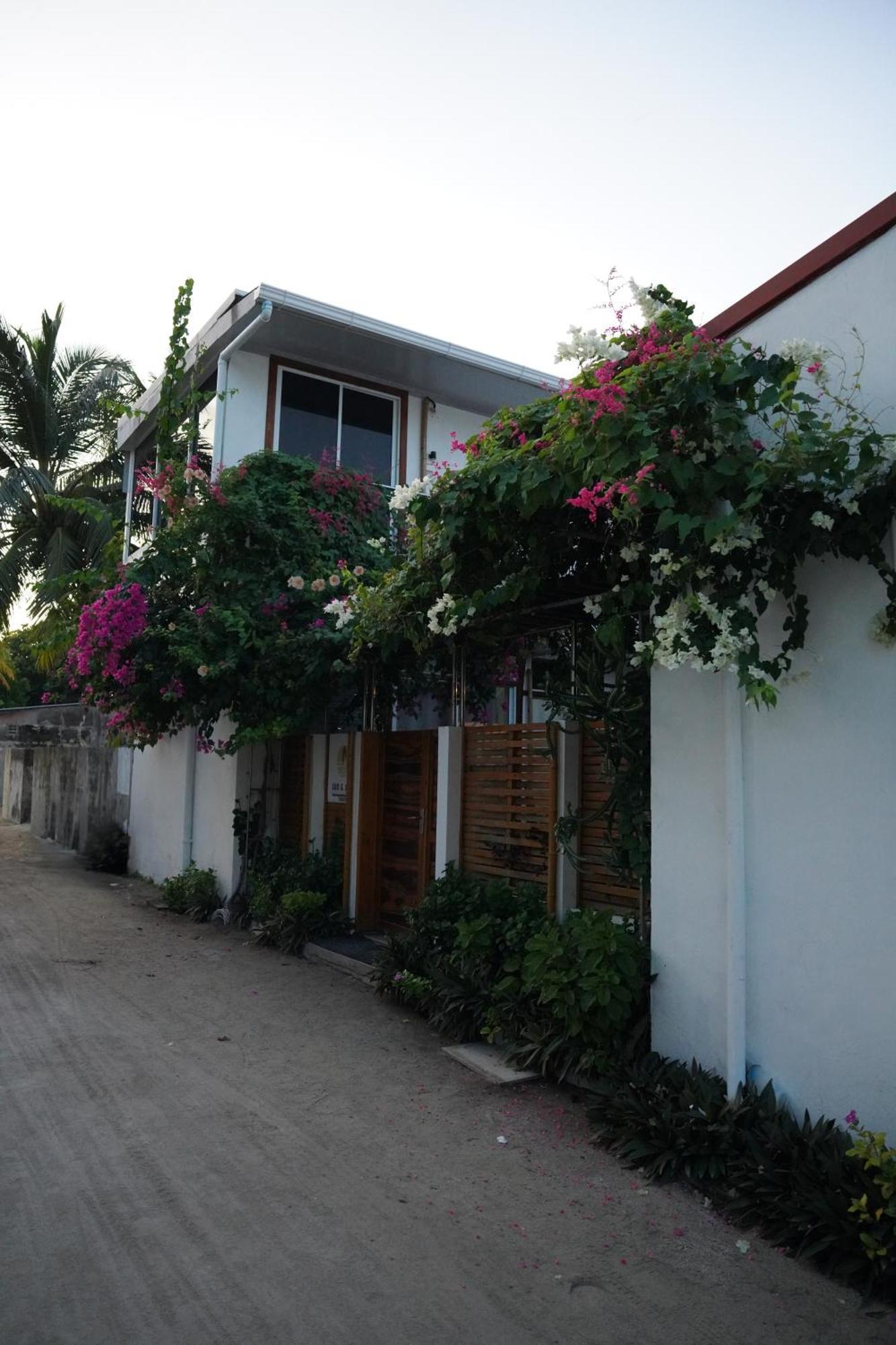 Hotel Sun & Surf Thulusdhoo Exterior foto