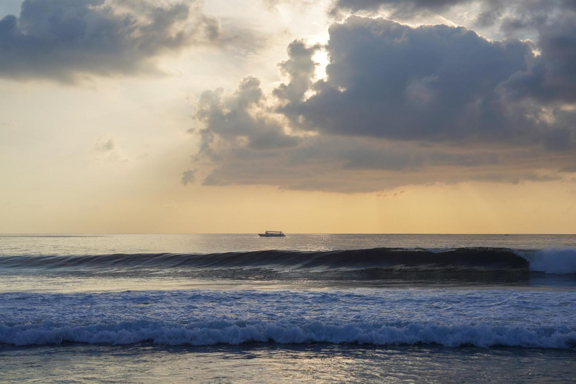 Hotel Sun & Surf Thulusdhoo Exterior foto