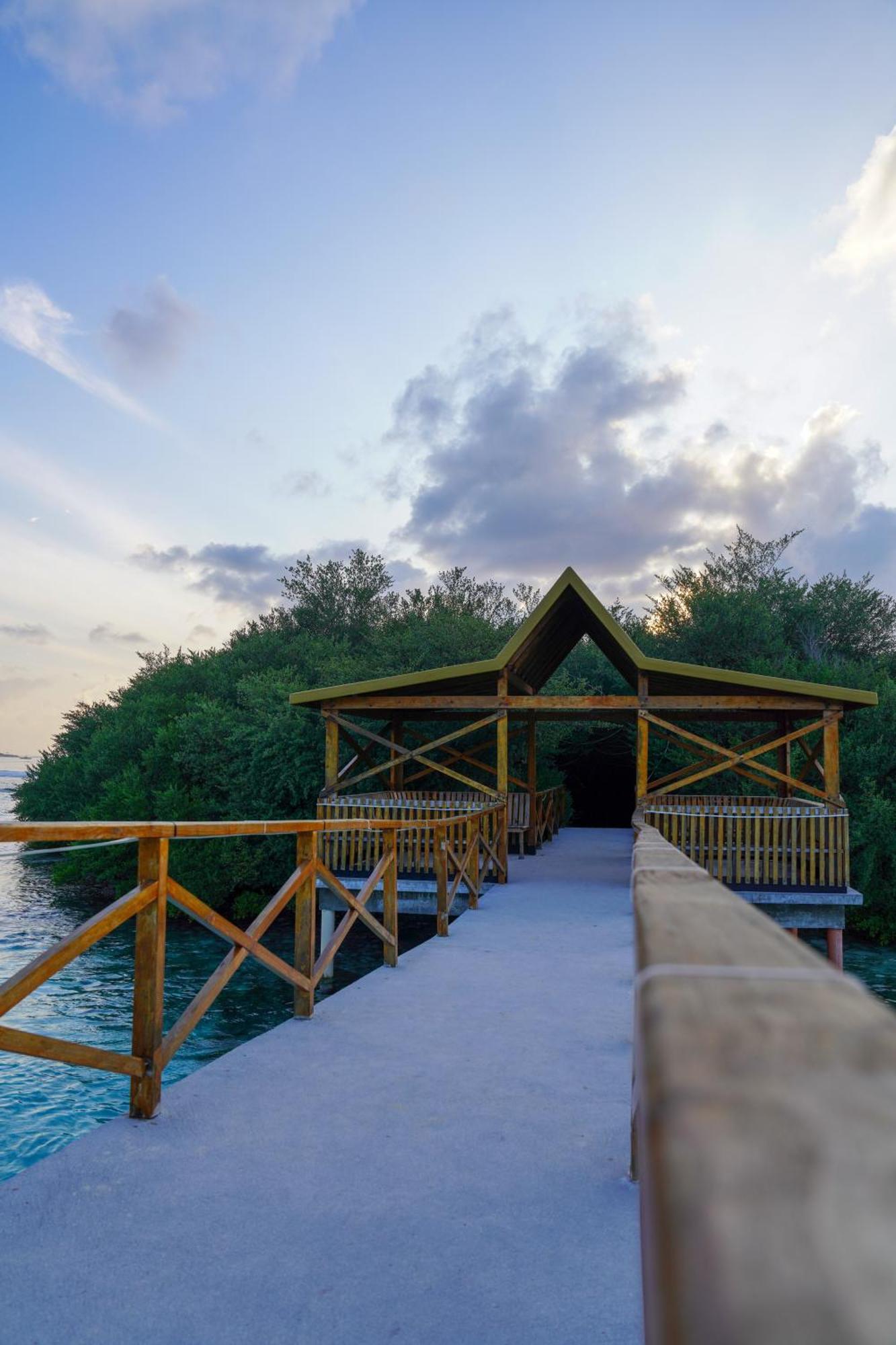 Hotel Sun & Surf Thulusdhoo Exterior foto